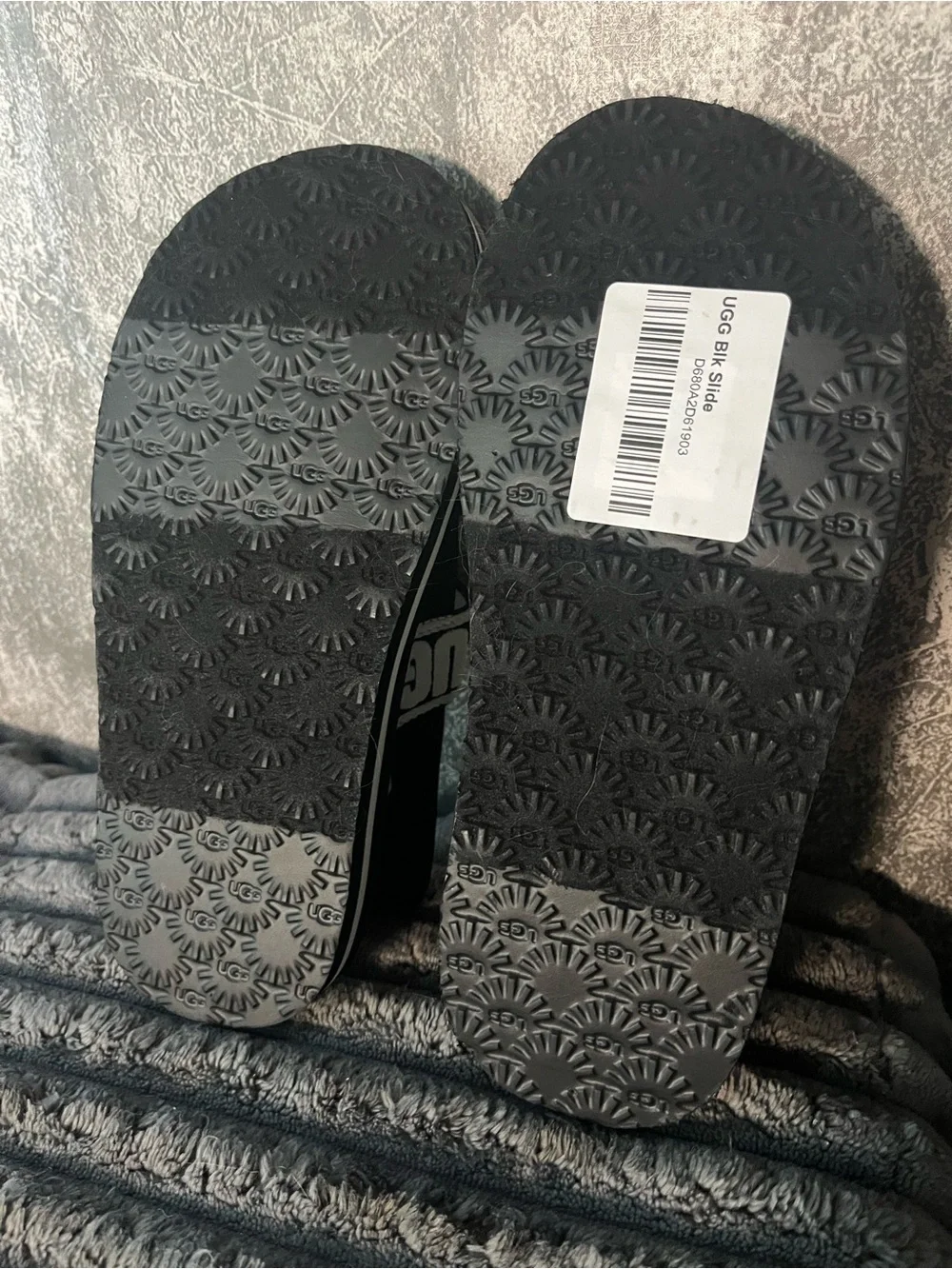 UGG Kids Black & White Logo Strap Sandals. New without box sz 1
